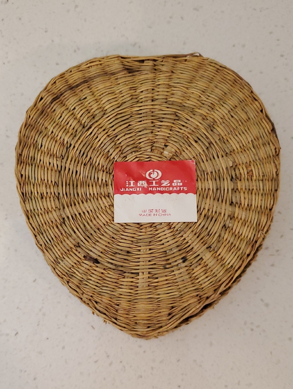 Vintage Heart Shaped Wicker Basket with Lot of 6 Crocheted Doily Coasters - Picture 7 of 8